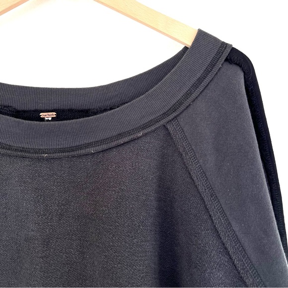 Free People Cropped Sweatshirt Grey & Black Mixed Media XS/ Small - Picture 5 of 9
